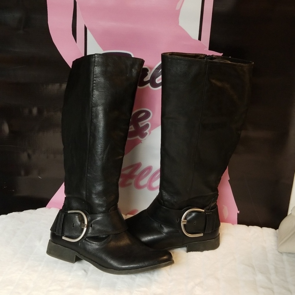 Buckle boots